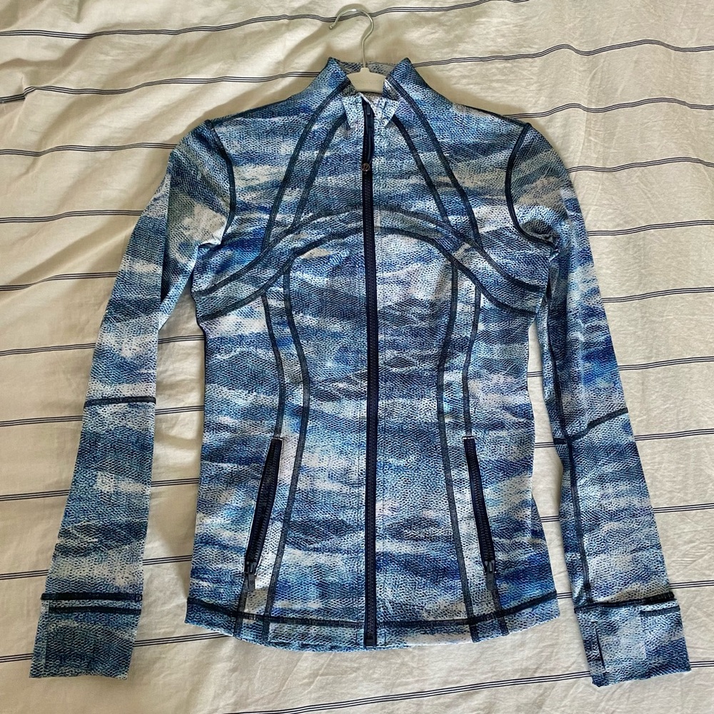 NWOT define jacket blue dots pattern
